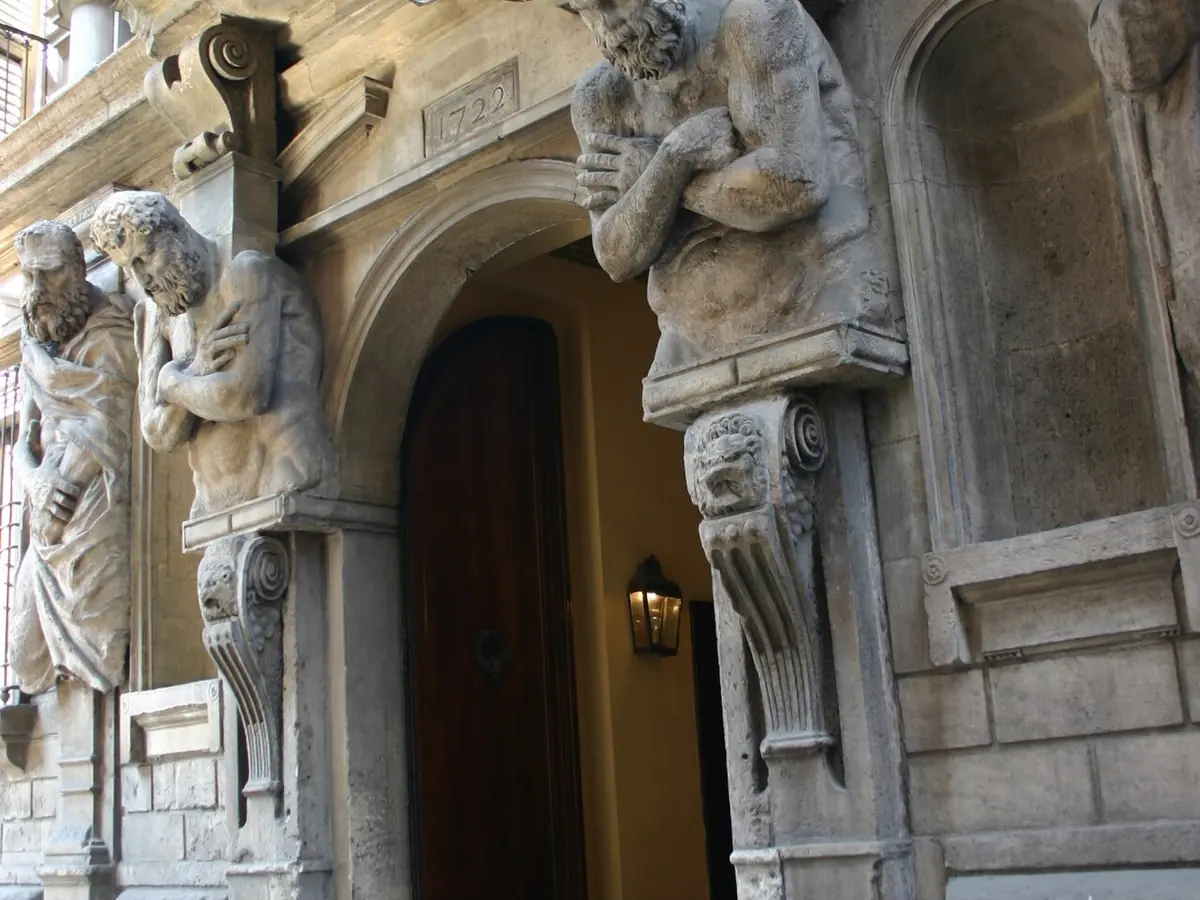 Casa degli Omenoni