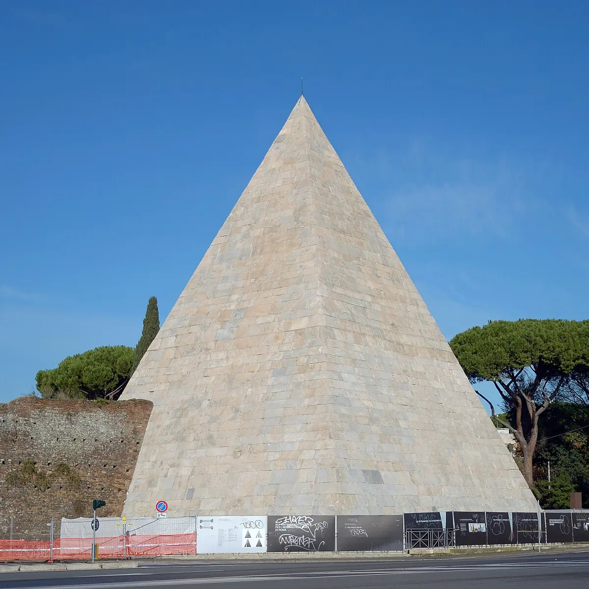 Piramide di Caio Cestio