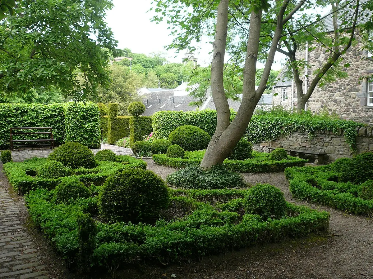 Dunbar's Close Garden