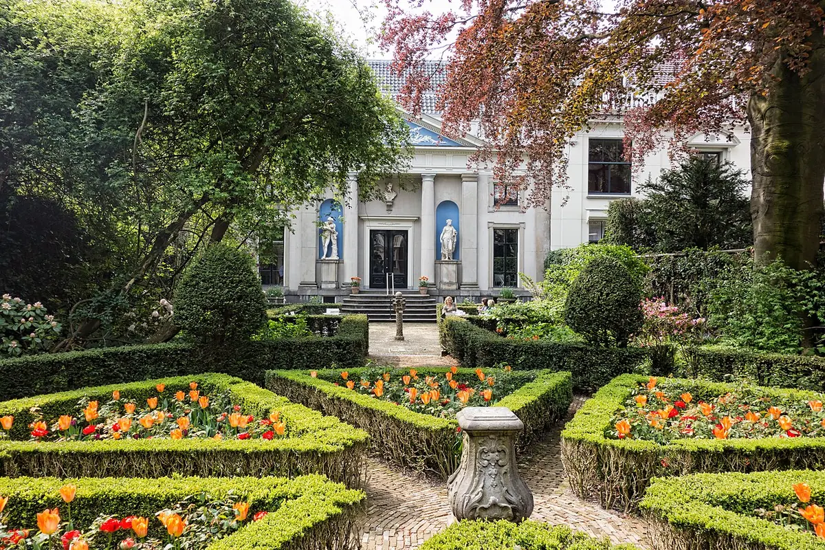 The garden behind Museum Van Loon